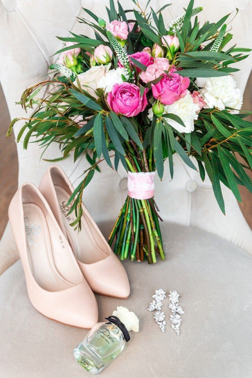 Букет невесты с розами и гвоздиками
